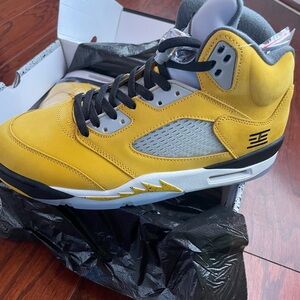 Men’s yellow air Jordan 5 retro size 10
